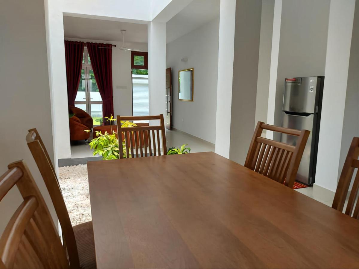 Oesis - Stylish Villa Steps From Historic Galle Fort Esterno foto